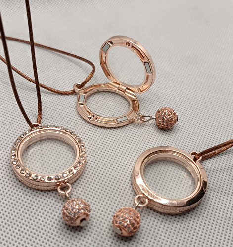 گردنبند رو لباسی لاکت- طرح ۱